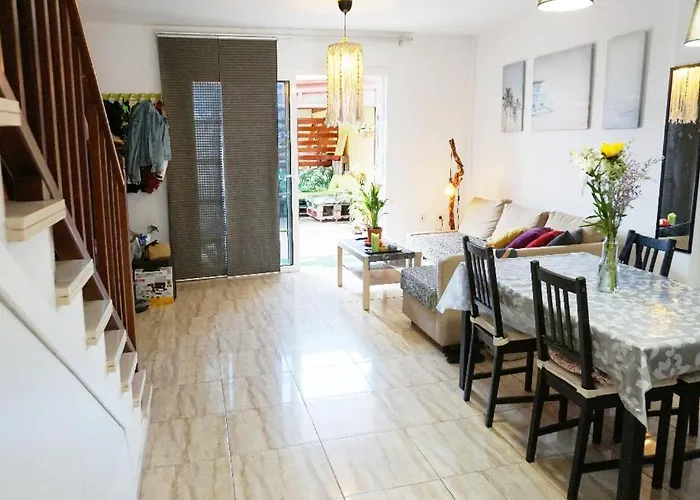 Casa La Sonrisa Shared House * 厄尔梅达诺